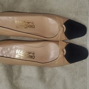 Closed salvatore ferragamo herls